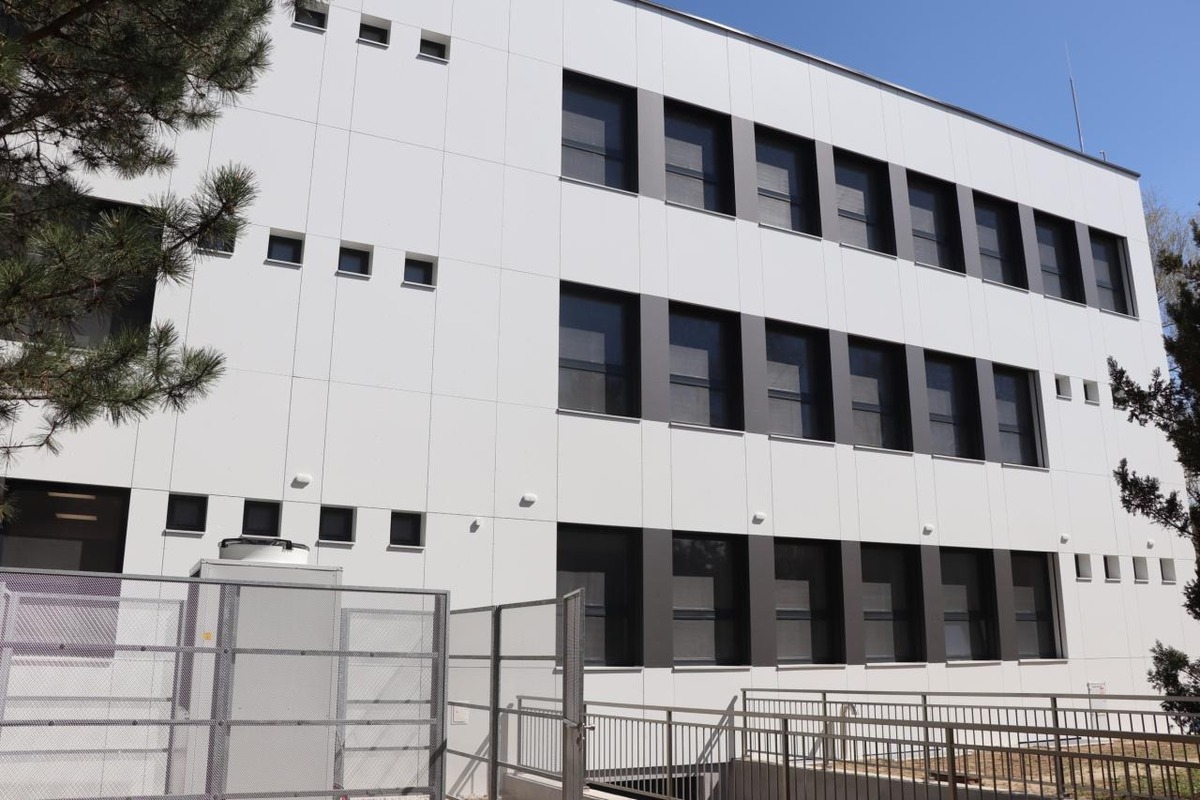 FOTO: Dubnica nad Váhom má zmodernizovaný mestský úrad aj nové ekologické námestie, foto 5