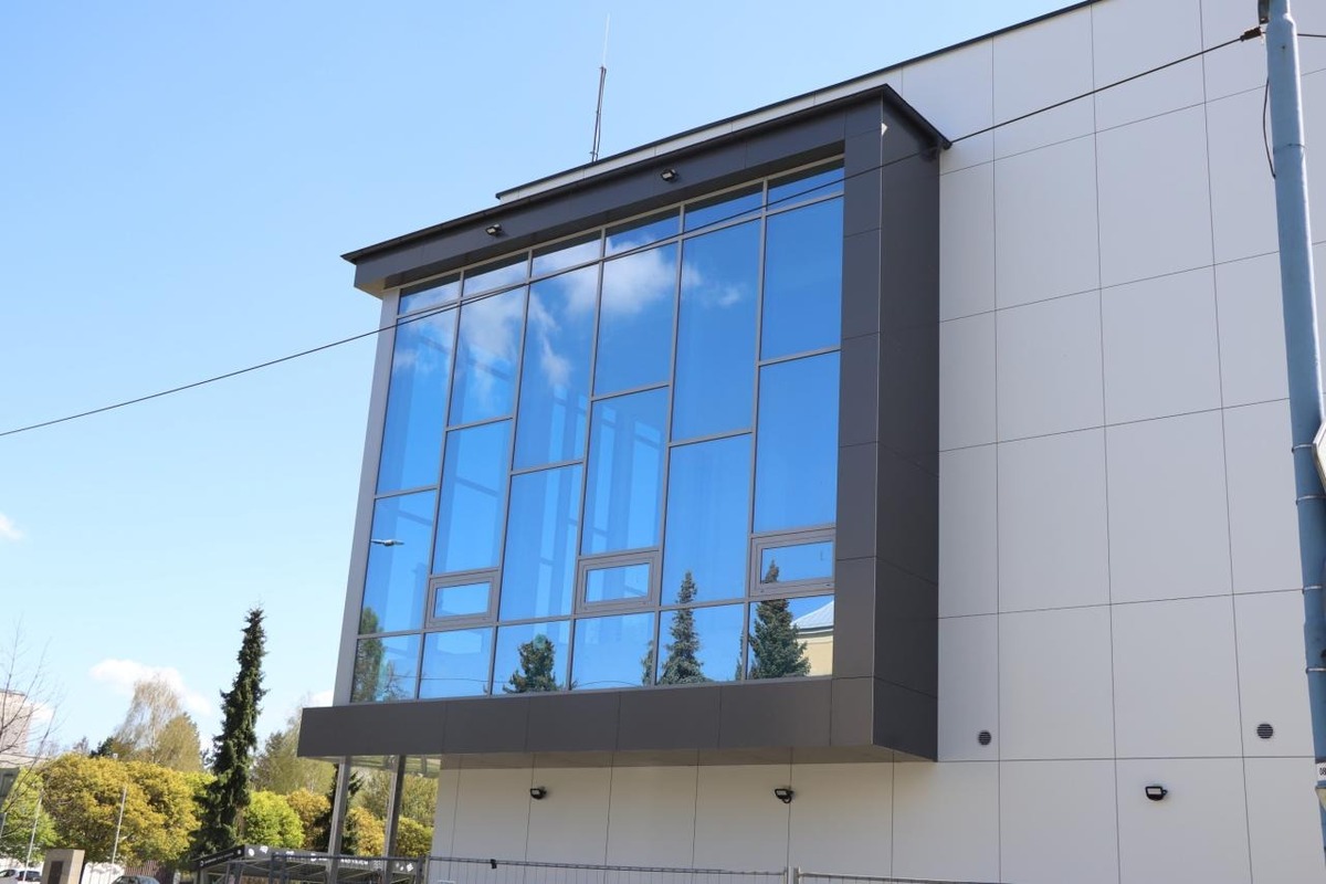 FOTO: Dubnica nad Váhom má zmodernizovaný mestský úrad aj nové ekologické námestie, foto 6