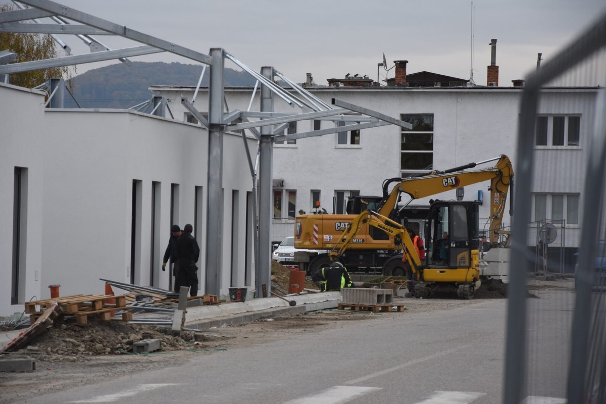 FOTO: V Trenčíne vyrastá moderná autobusová stanica, cestujúci sa dočkajú noviniek, foto 6