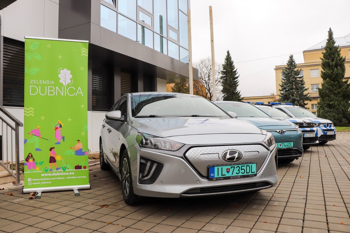FOTO: Zelenšia Dubnica: mesto začne hospodáriť s dažďovou vodou a zapojí AI, foto 4
