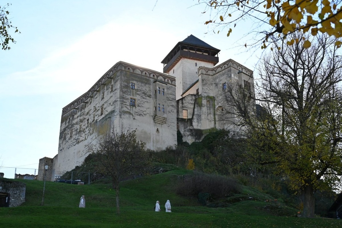 FOTO: Na Trenčianskom hrade začala obnova Kavaliera, bašta dostane nový kultúrny rozmer, foto 1
