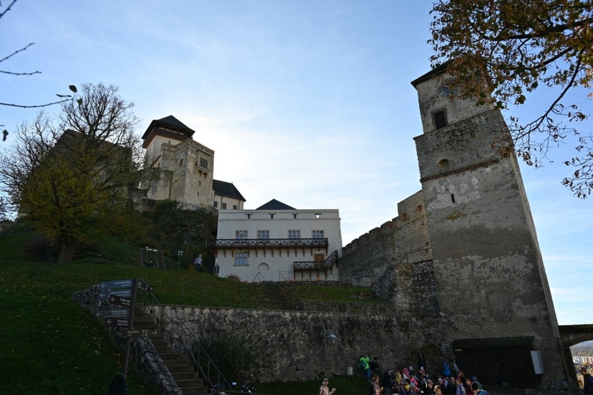 FOTO: Na Trenčianskom hrade začala obnova Kavaliera, bašta dostane nový kultúrny rozmer, foto 2