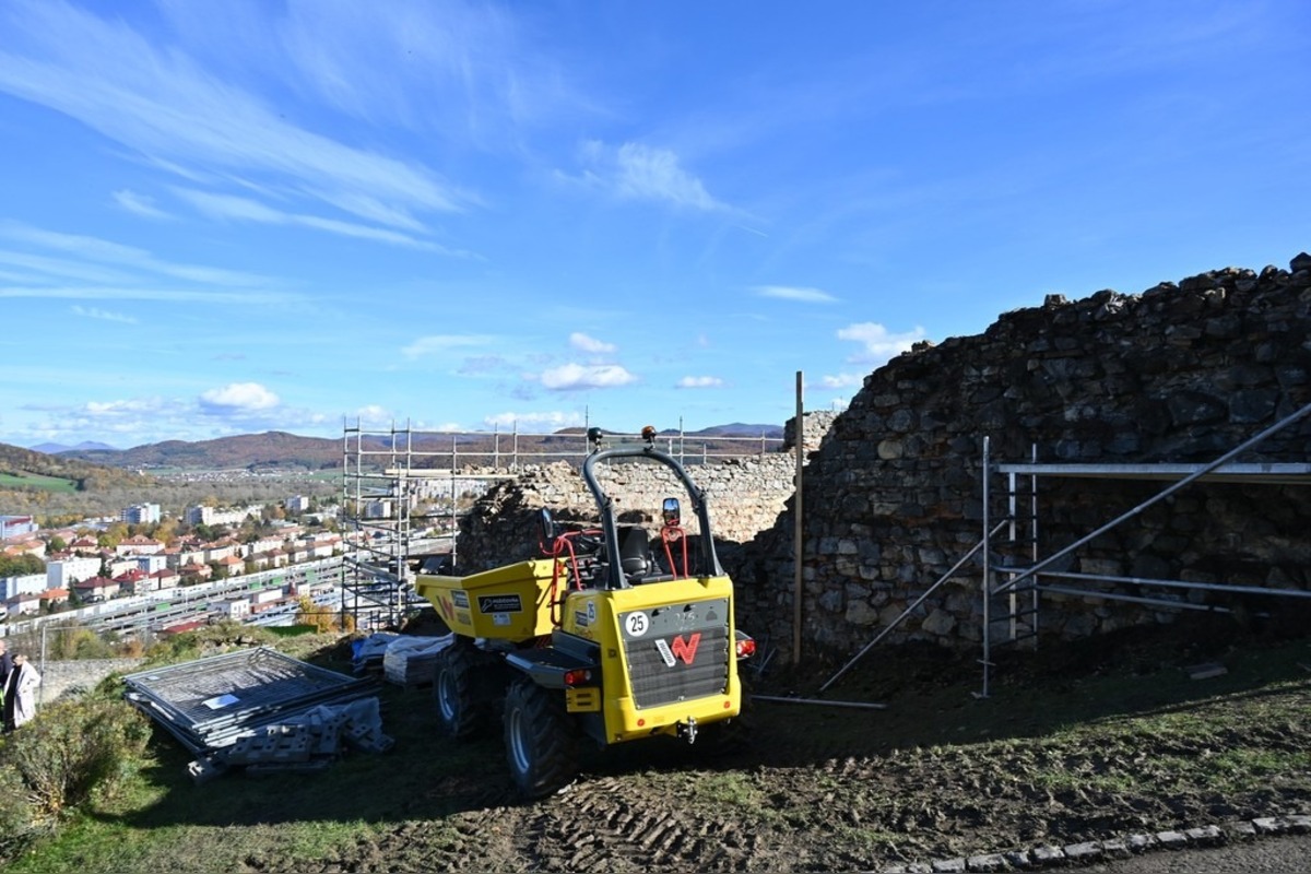FOTO: Na Trenčianskom hrade začala obnova Kavaliera, bašta dostane nový kultúrny rozmer, foto 3