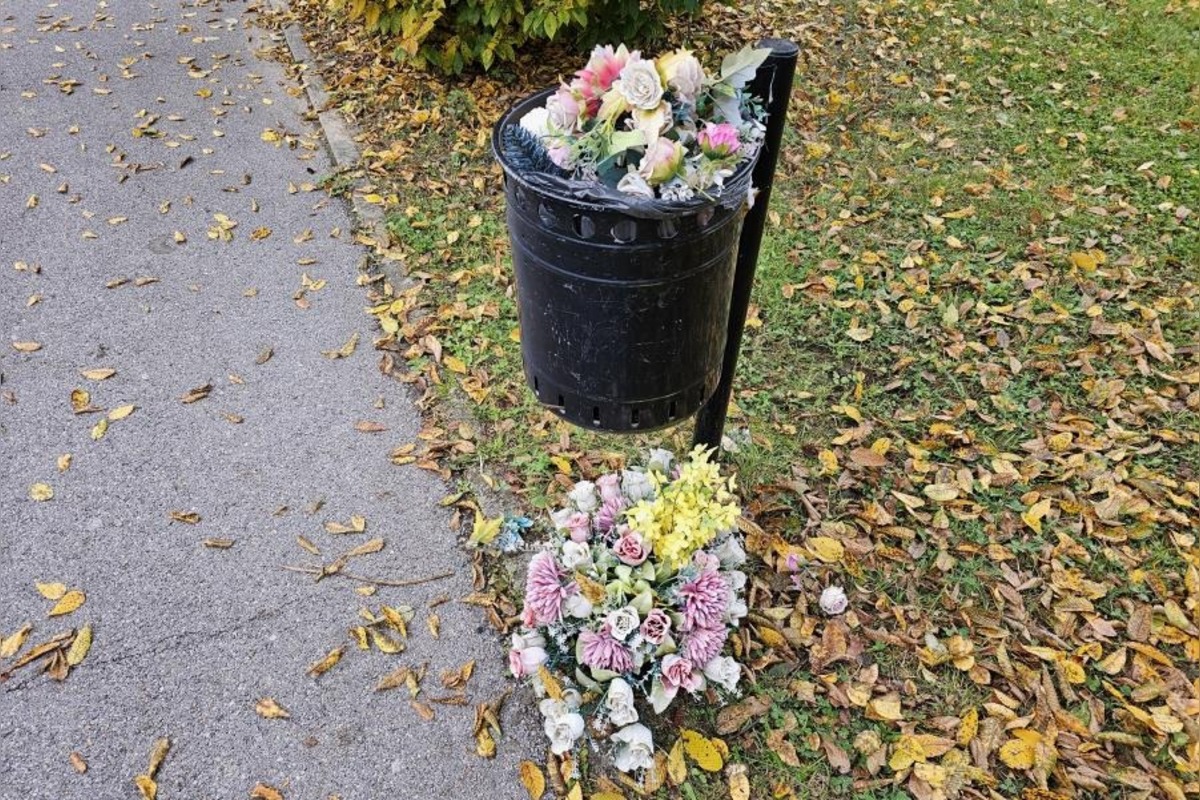 FOTO: Ekologické Dušičky: Mestá v Trenčianskom kraji nabádajú k šetrnej výzdobe hrobov, foto 2