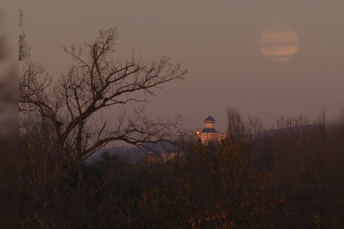 FOTO: Wow, takto svietil mesiac nad Trenčínom! Superspln roka priniesol magickú noc, pozrite na tie zábery, foto 5