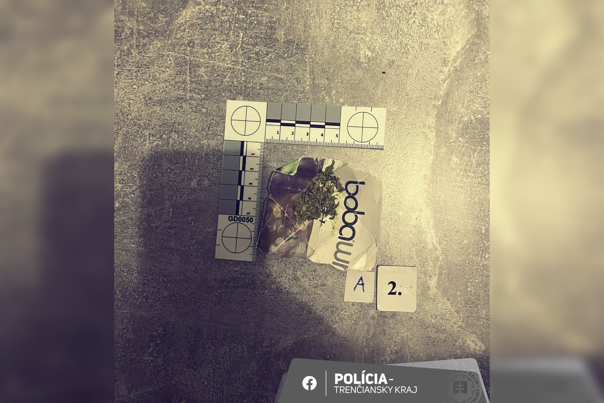 FOTO: Trojica mužov z Bánoviec si zarobila na drogách, teraz im hrozí 15 rokov väzenia, foto 1