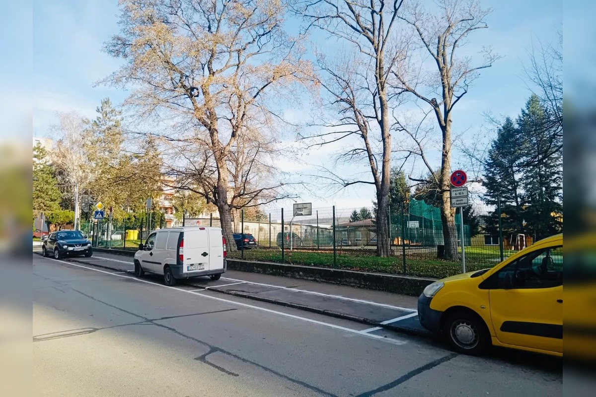 FOTO:  V Bánovciach nad Bebravou pribudli boxy na krátke zastavenie, majú pomôcť školám aj doprave, foto 3