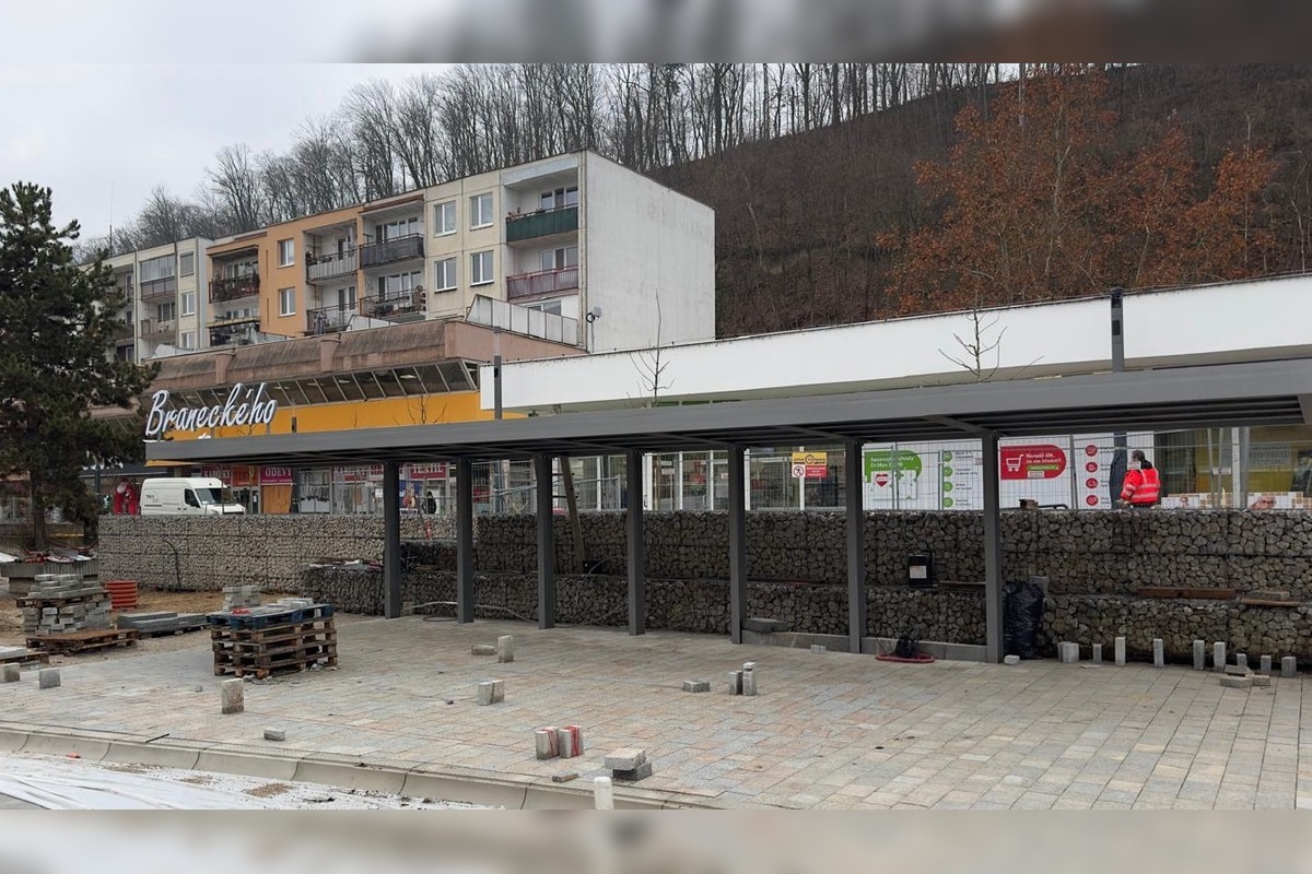 FOTO: Pešia zóna v Trenčíne sa zazelenáva, foto 1