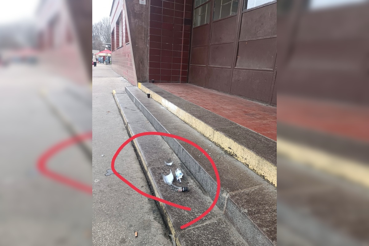 FOTO: Trenčania kritizujú stav železničnej stanice a jej okolia., foto 1