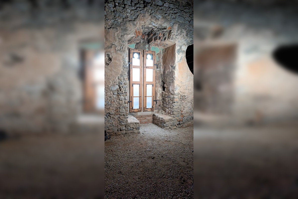 FOTO: Na hrade Beckov osadili okenné výplne, foto 1