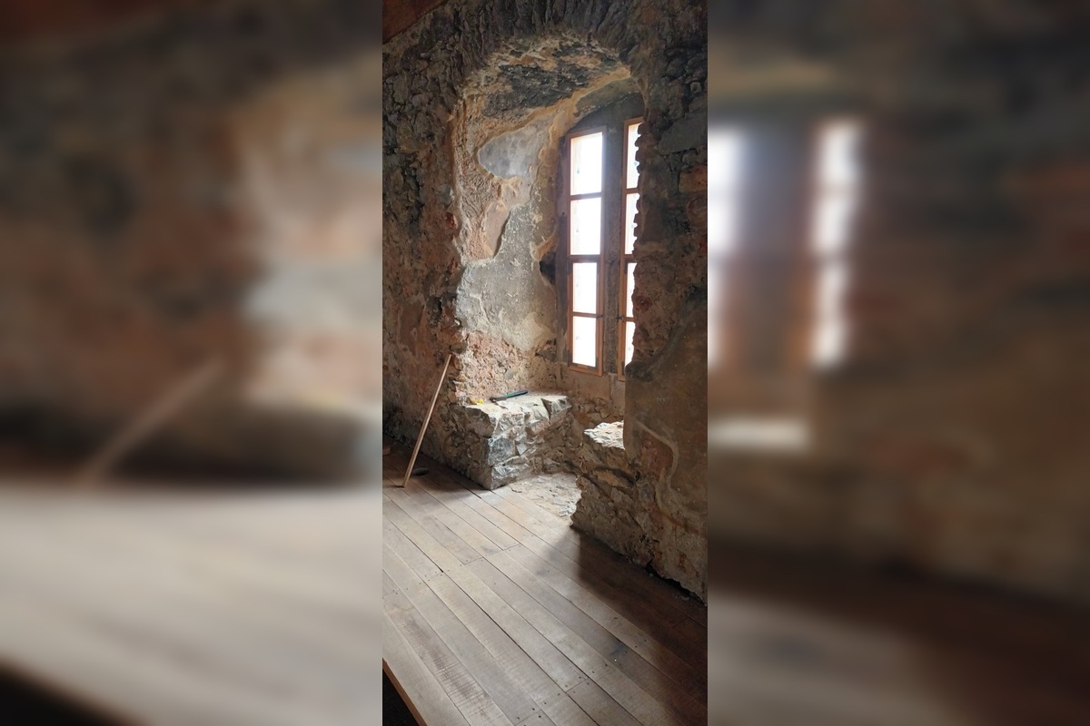 FOTO: Na hrade Beckov osadili okenné výplne, foto 2