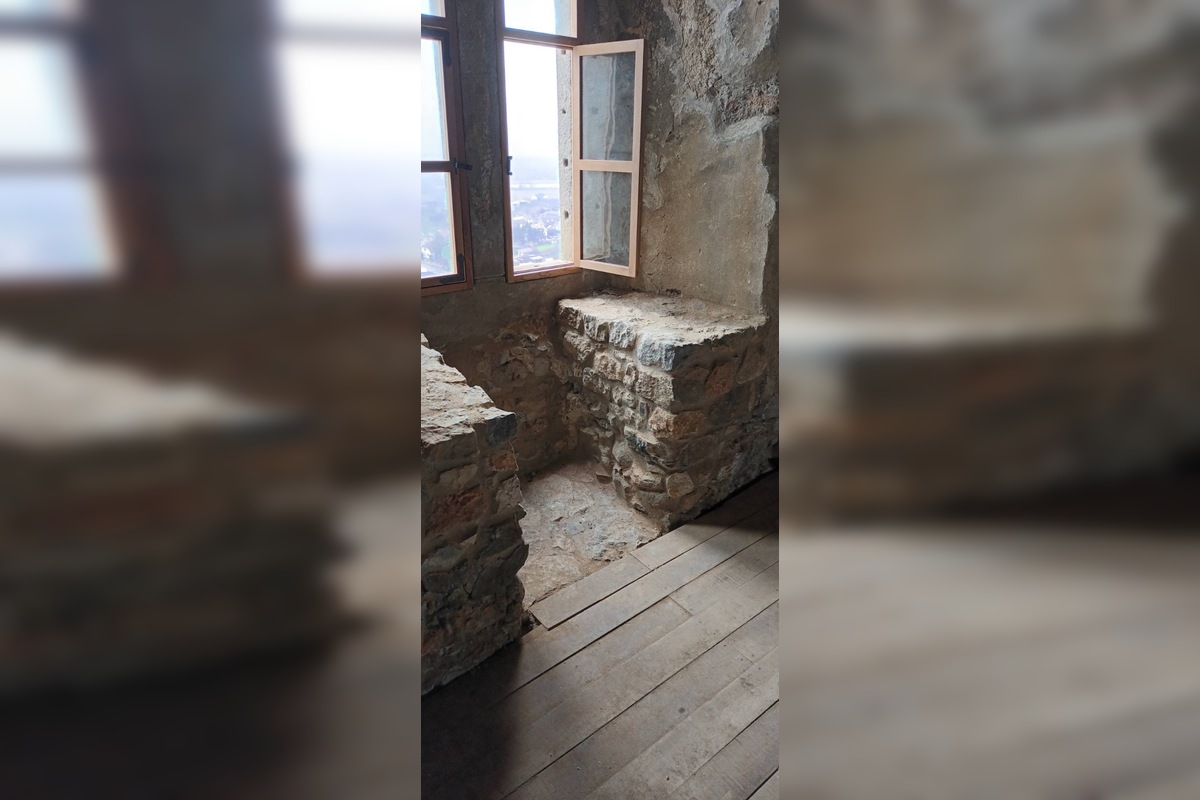 FOTO: Na hrade Beckov osadili okenné výplne, foto 3