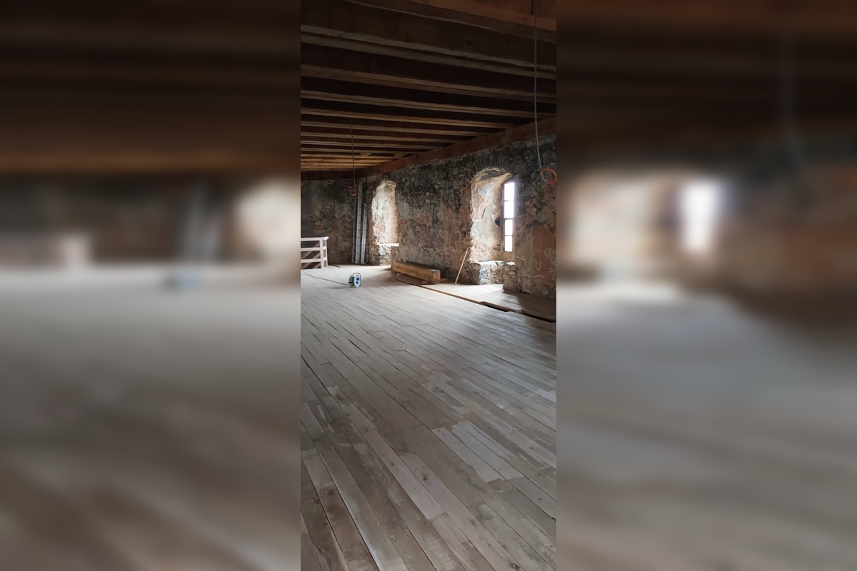 FOTO: Na hrade Beckov osadili okenné výplne, foto 6