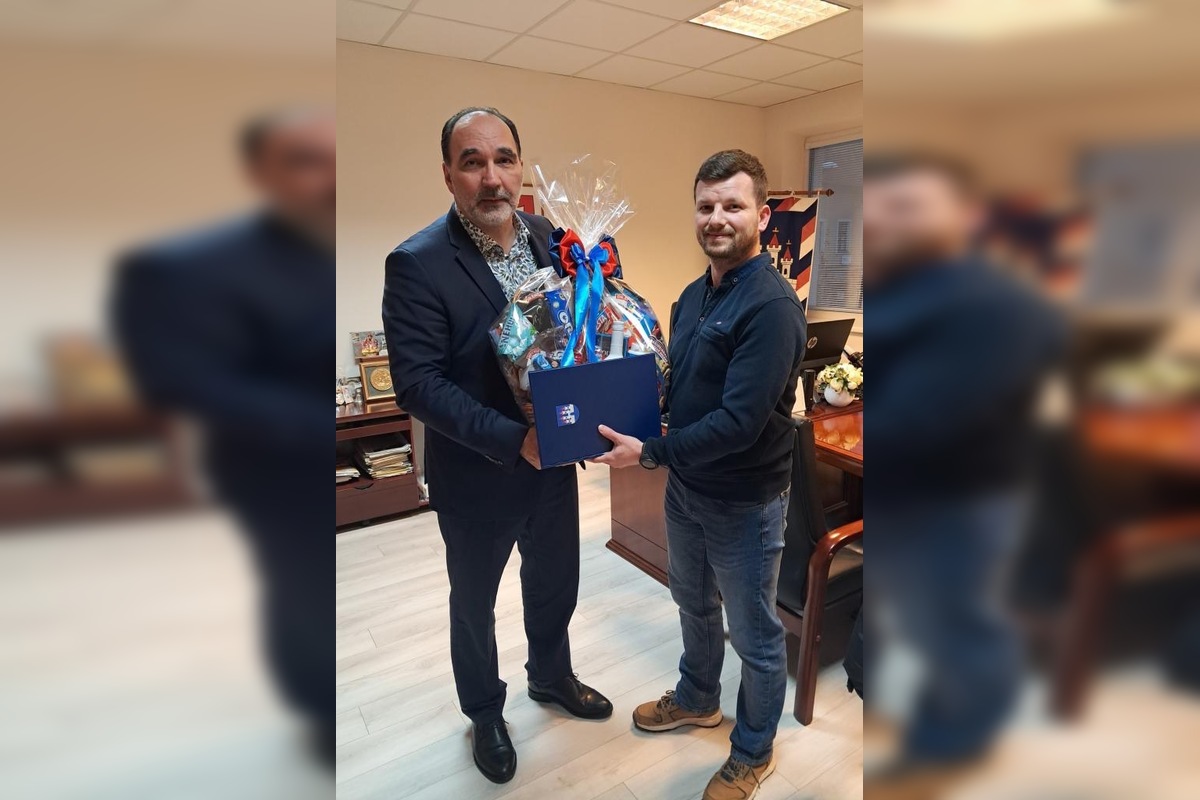 FOTO: Primátor ocenil Ilavčanov, ktorí pri požiari domu riskovali život, foto 1