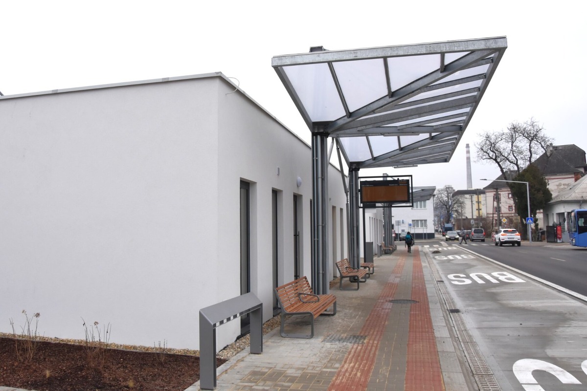 FOTO: MHD v Trenčíne začína od pondelka obsluhovať nové zastávky na autobusovej stanici, foto 1