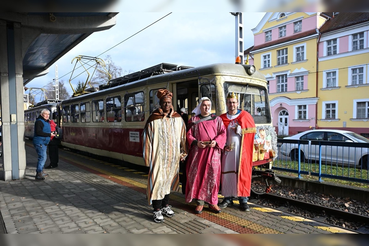 FOTO: Trojkráľová električka prilákala aj v minulom roku veľa nadšencov, foto 1