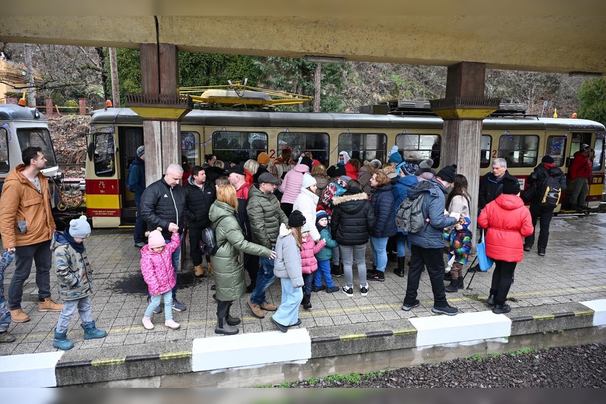 FOTO: Trojkráľová električka prilákala aj v minulom roku veľa nadšencov, foto 3