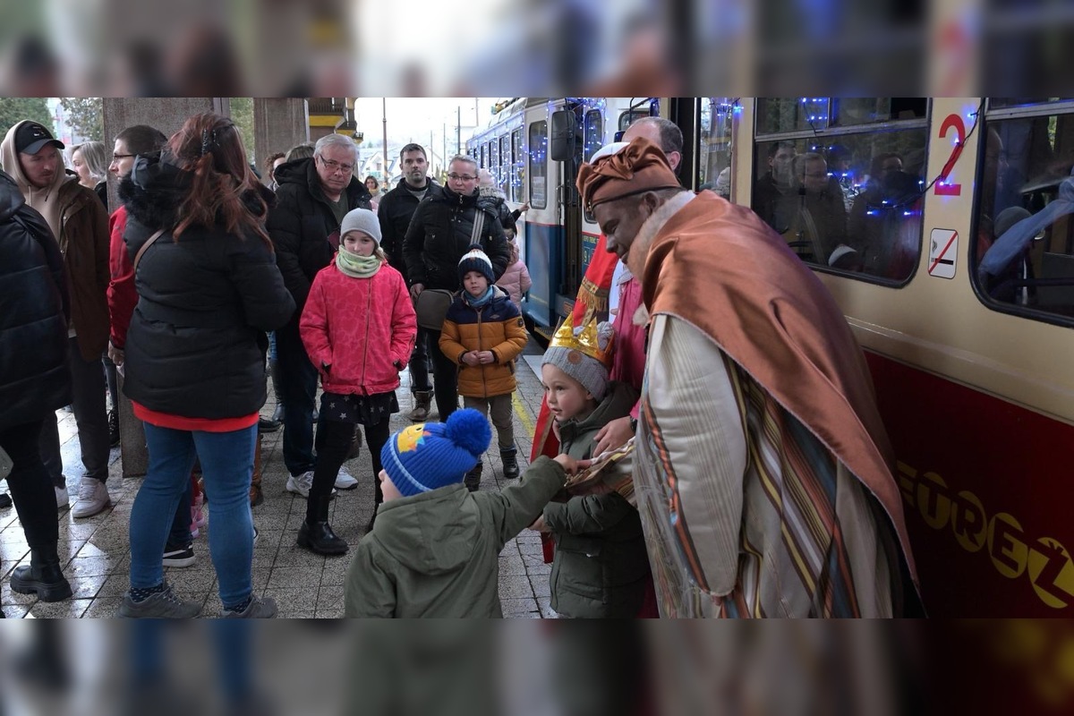 FOTO: Trojkráľová električka prilákala aj v minulom roku veľa nadšencov, foto 4