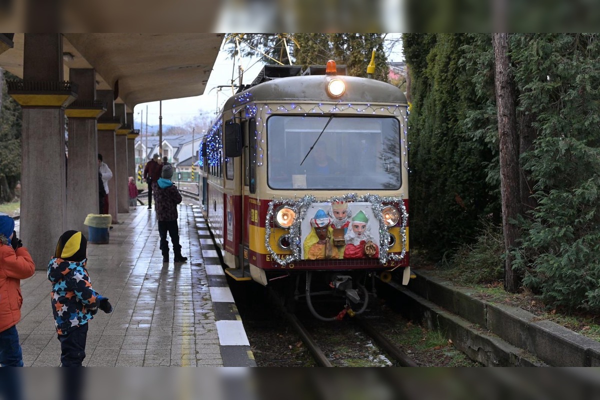 FOTO: Trojkráľová električka prilákala aj v minulom roku veľa nadšencov, foto 5