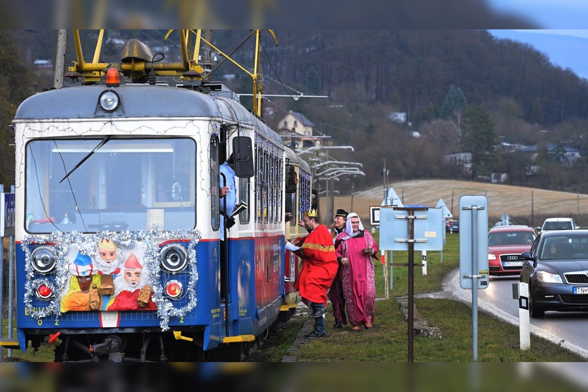 FOTO: Trojkráľová električka prilákala aj v minulom roku veľa nadšencov, foto 6