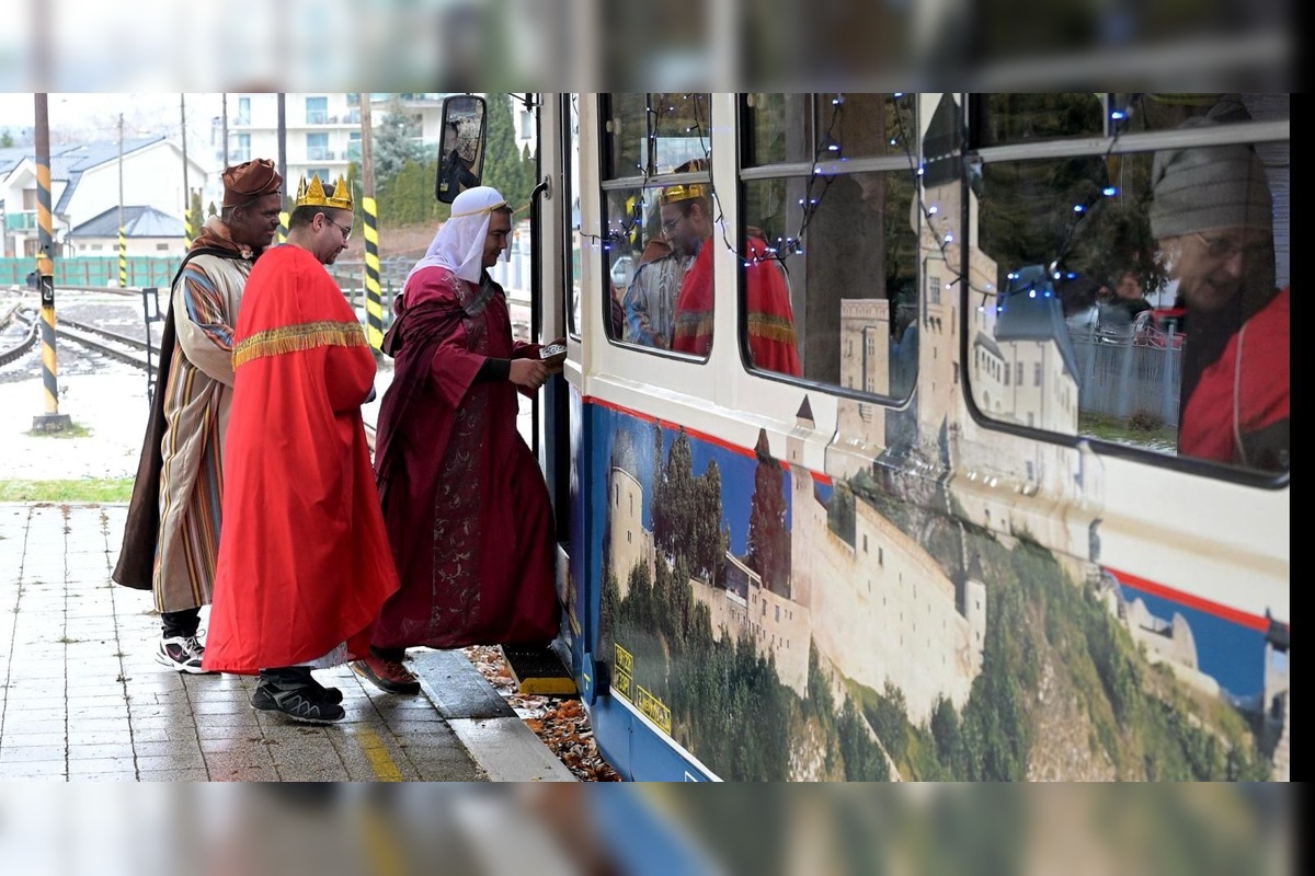 FOTO: Trojkráľová električka prilákala aj v minulom roku veľa nadšencov, foto 7