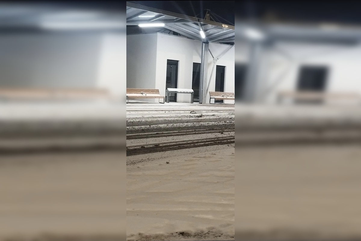 FOTO: Problémom sa stali prístrešky, ktoré nezakrývajú lavičky pod nimi., foto 3