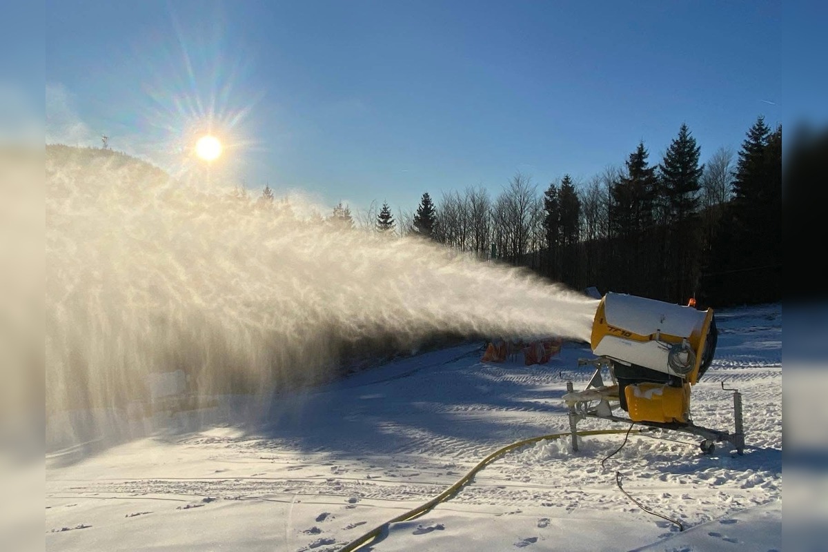 FOTO: V Trenčianskom kraji otvorili prevádzku malé lyžiarske strediská , foto 1