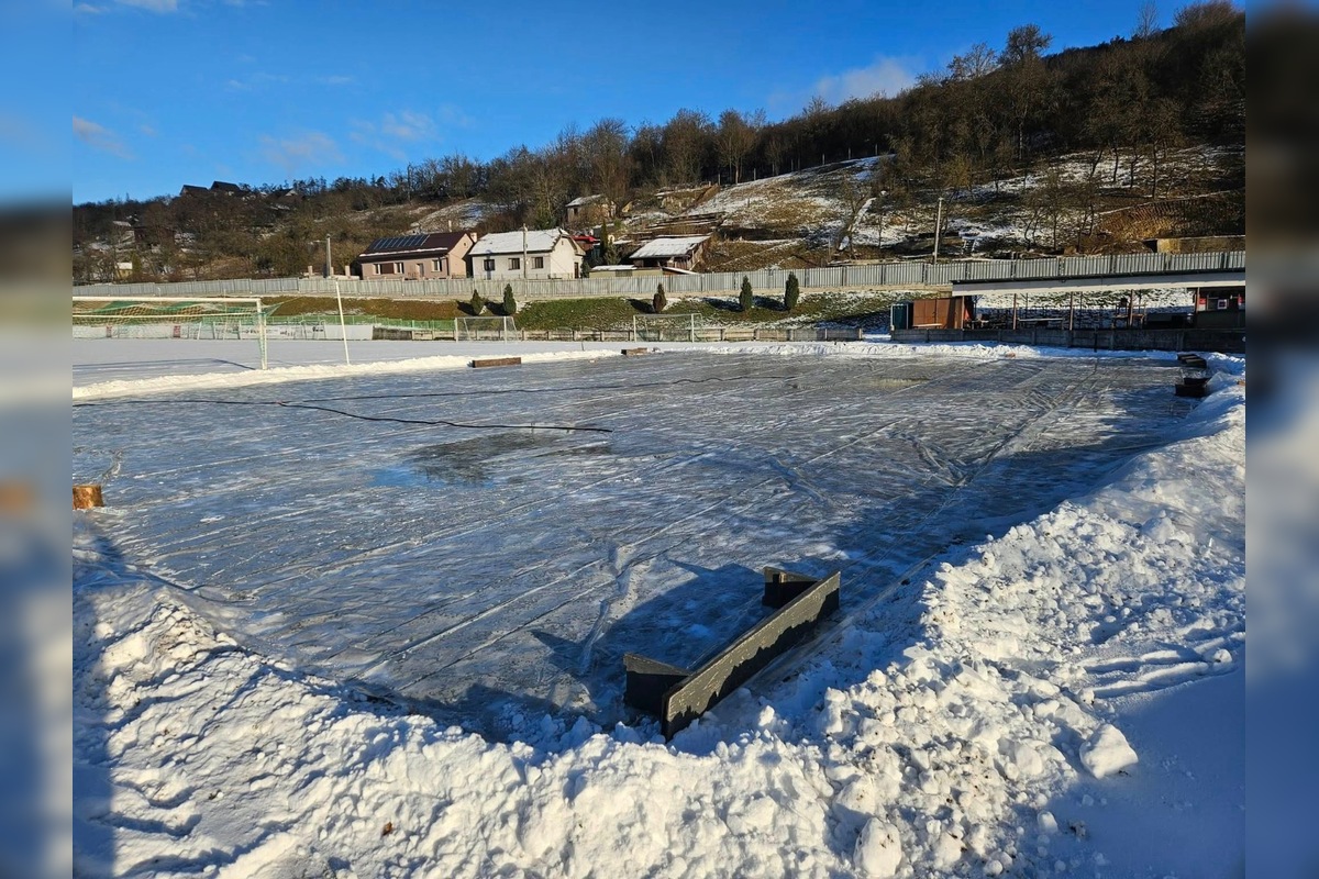 FOTO: Obce v Trenčianskom kraji otvorili klziská pre deti aj dospelých, foto 4