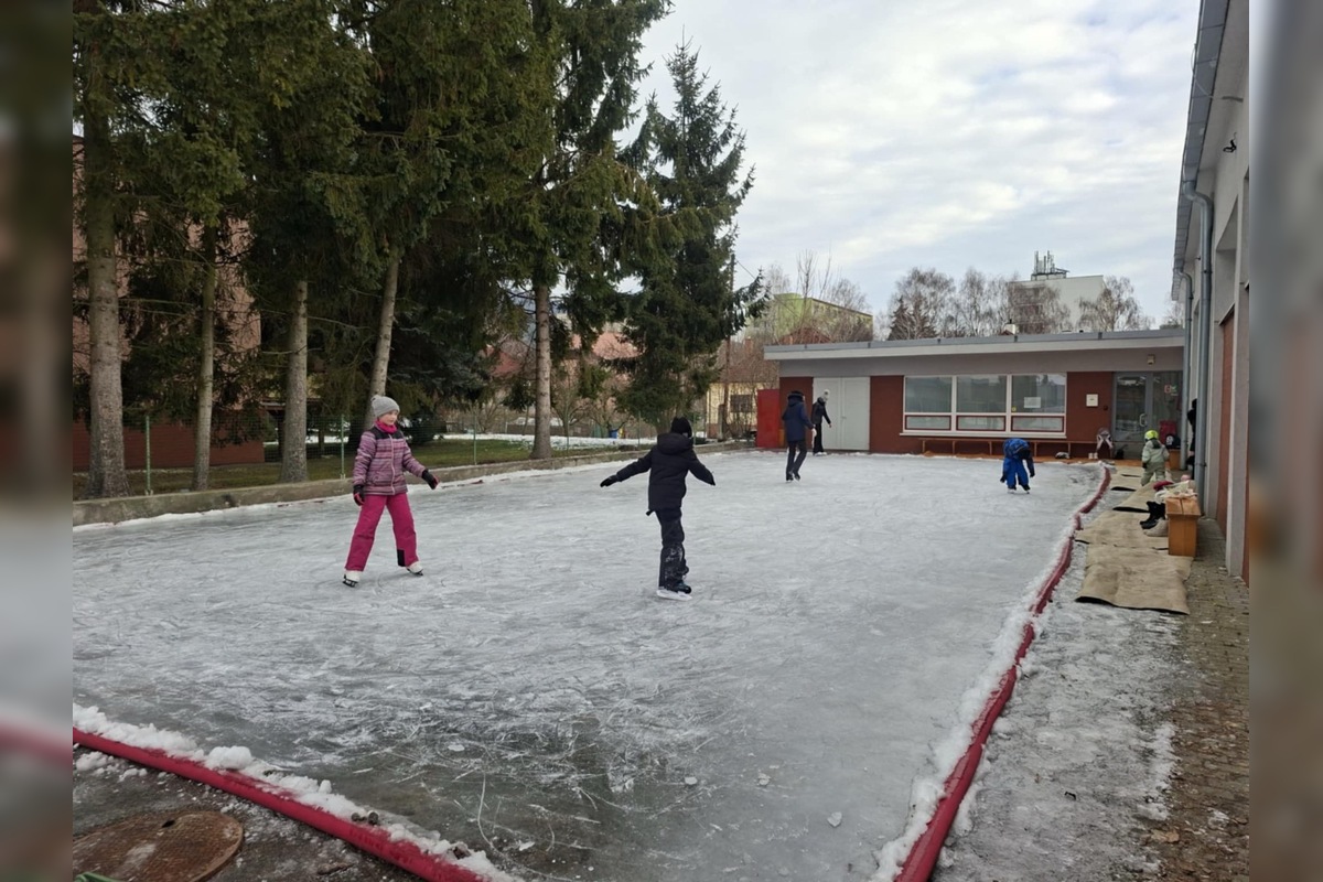 FOTO: Obce v Trenčianskom kraji otvorili klziská pre deti aj dospelých, foto 5