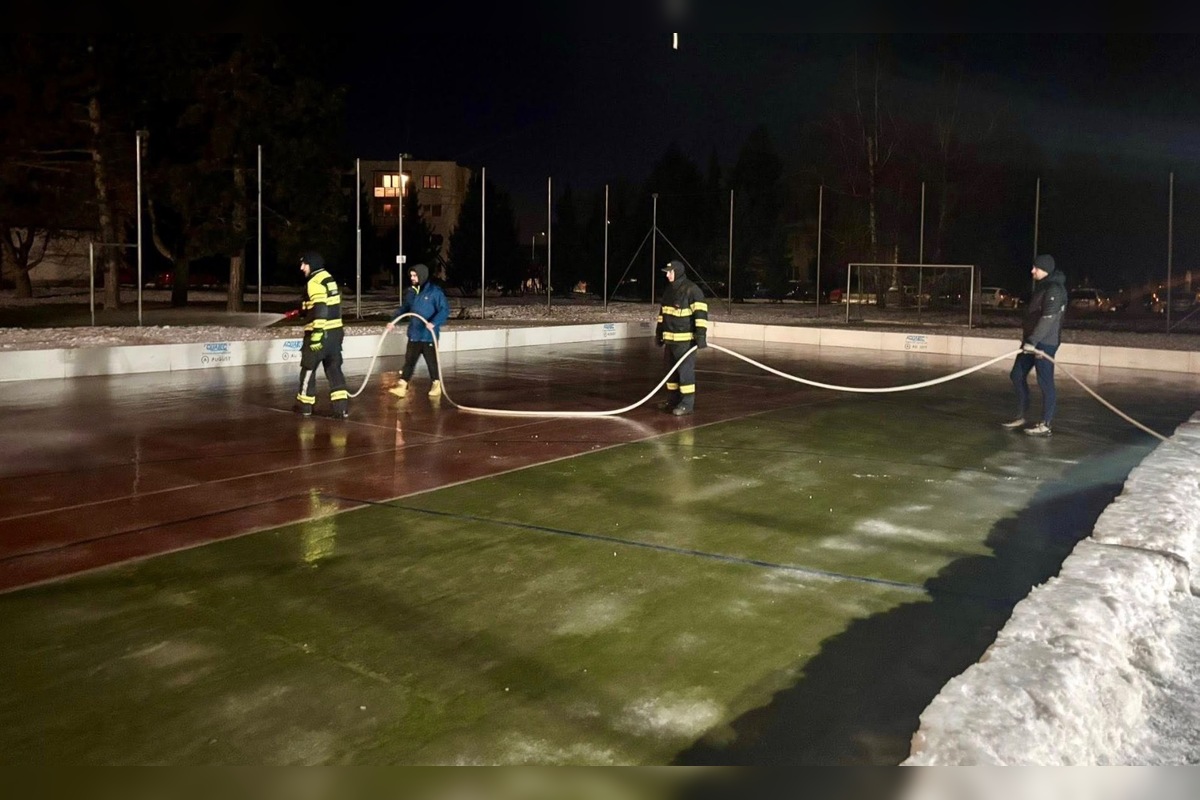 FOTO: Obce v Trenčianskom kraji otvorili klziská pre deti aj dospelých, foto 6