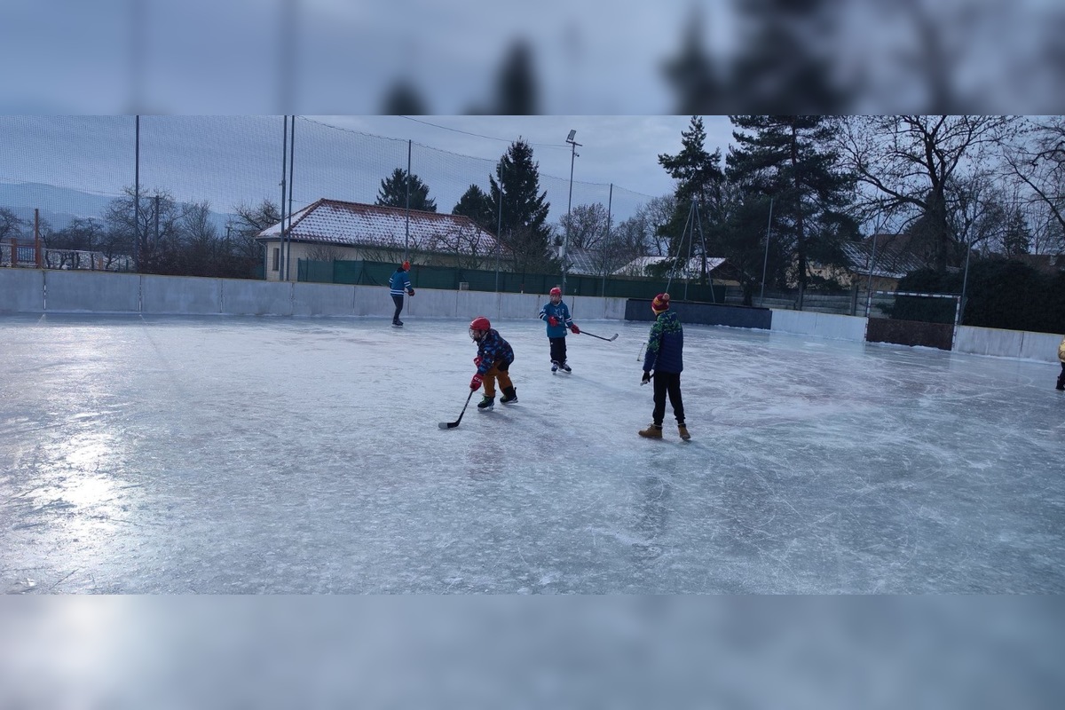 FOTO: Obce v Trenčianskom kraji otvorili klziská pre deti aj dospelých, foto 9