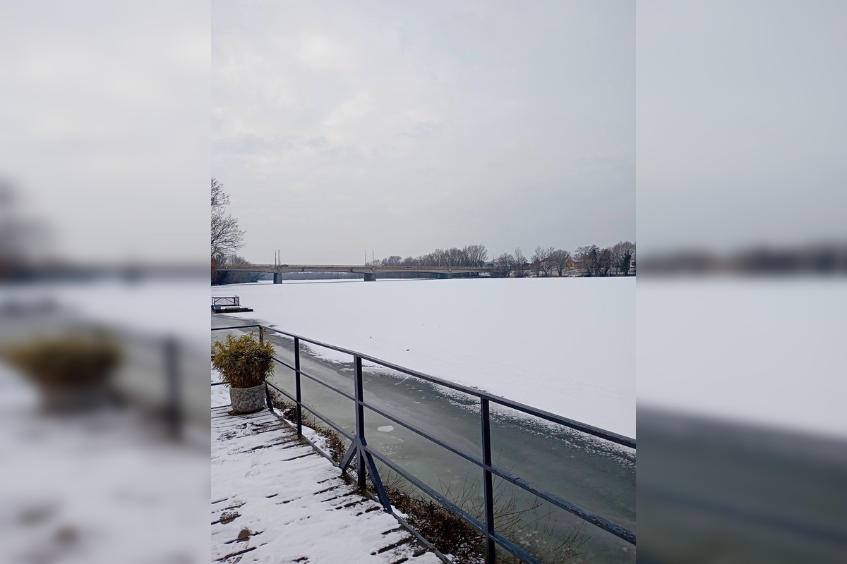 FOTO: Vzácny zimný úkaz v Trenčíne, Váh po dlhých rokoch opäť zamrzol, foto 4