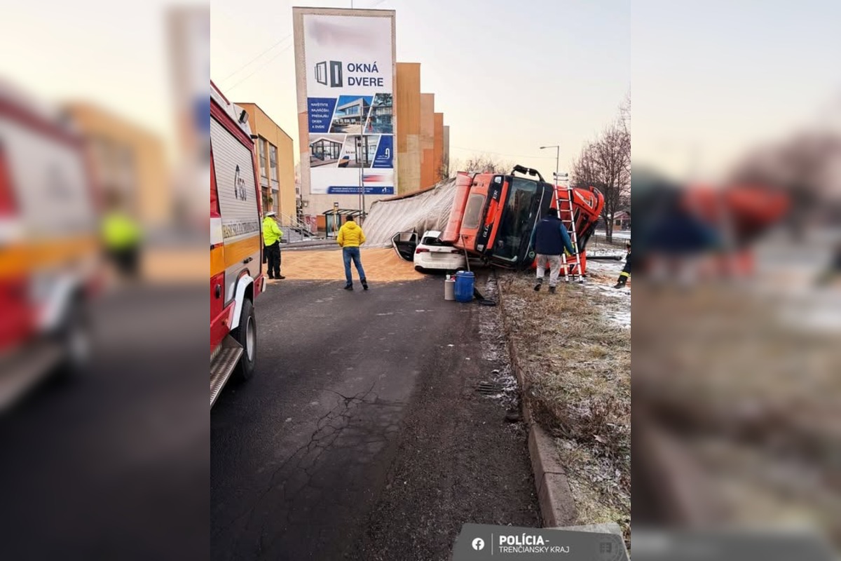 FOTO: V Prievidzi sa stala vážna nehoda na Neclapskej ceste, foto 1