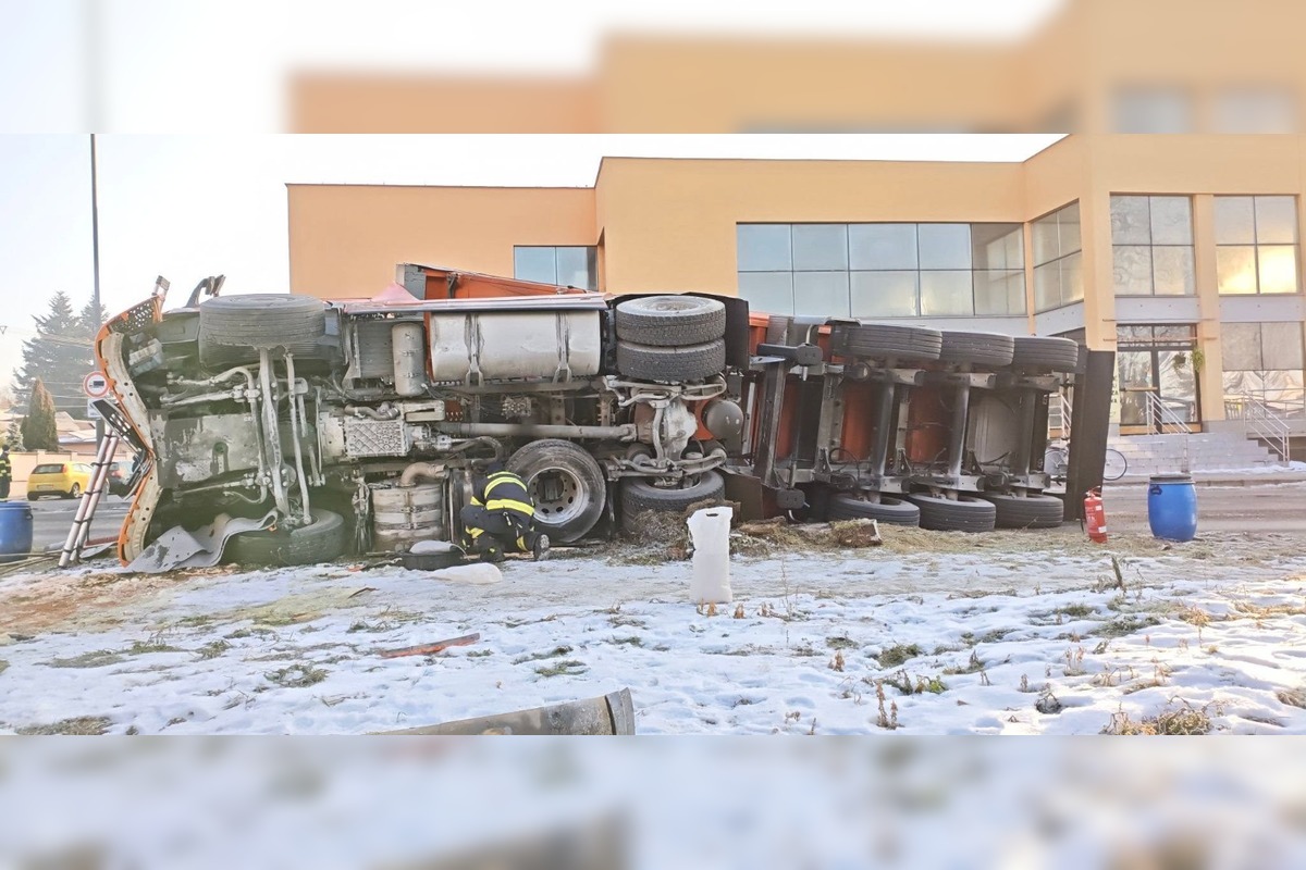 FOTO: V Prievidzi sa stala vážna nehoda na Neclapskej ceste, foto 3