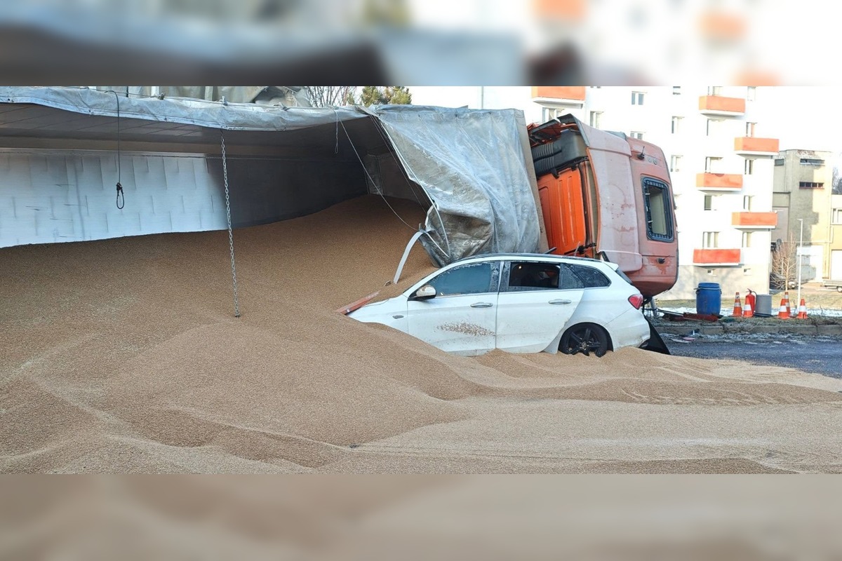 FOTO: V Prievidzi sa stala vážna nehoda na Neclapskej ceste, foto 4