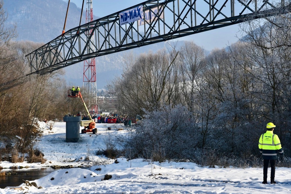 FOTO: Osadili lávku, ktorá spojí Manínsku tiesňavu s Považským hradom, foto 7