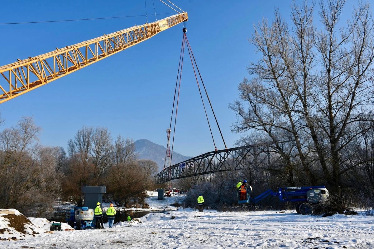 FOTO: Osadili lávku, ktorá spojí Manínsku tiesňavu s Považským hradom, foto 8