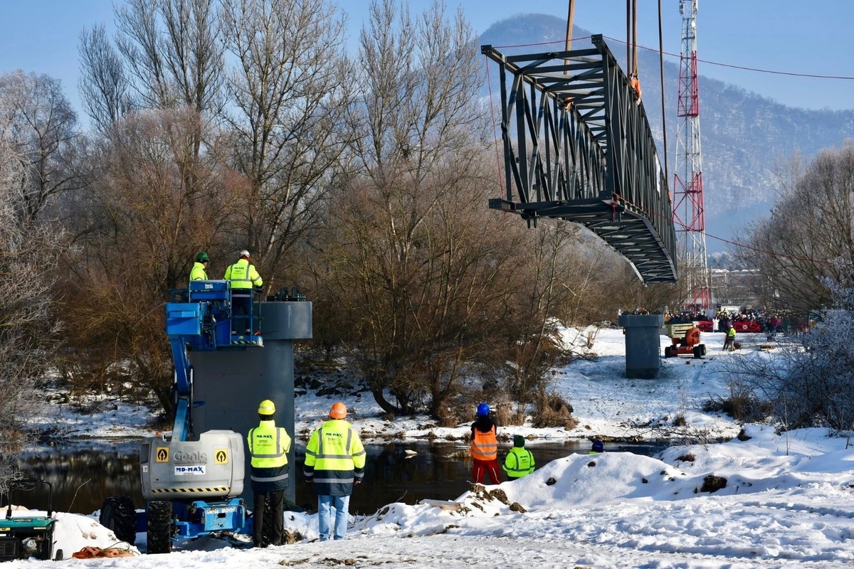 FOTO: Osadili lávku, ktorá spojí Manínsku tiesňavu s Považským hradom, foto 10