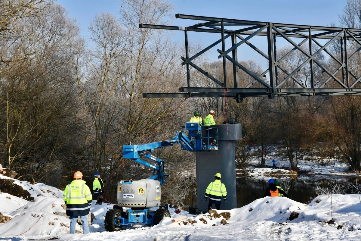 FOTO: Osadili lávku, ktorá spojí Manínsku tiesňavu s Považským hradom, foto 11