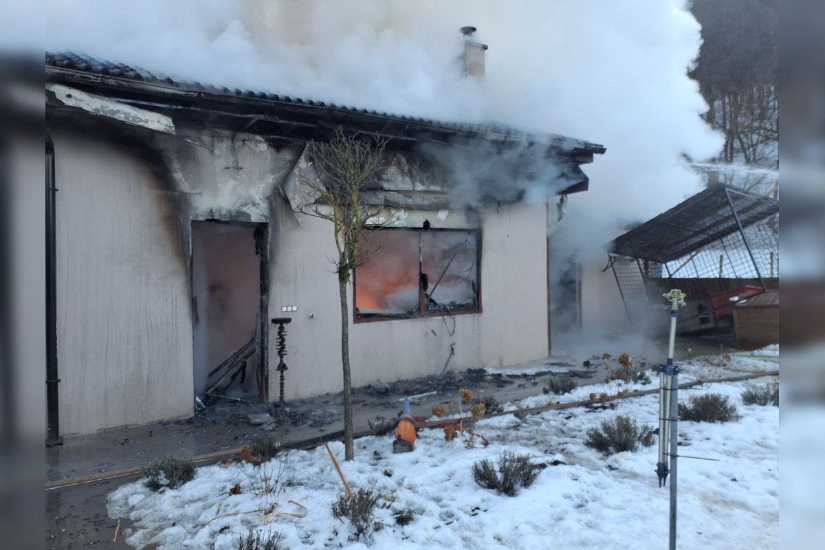 FOTO: Hasiči zasahovali pri rozsiahlom požiari v Beluši, foto 1