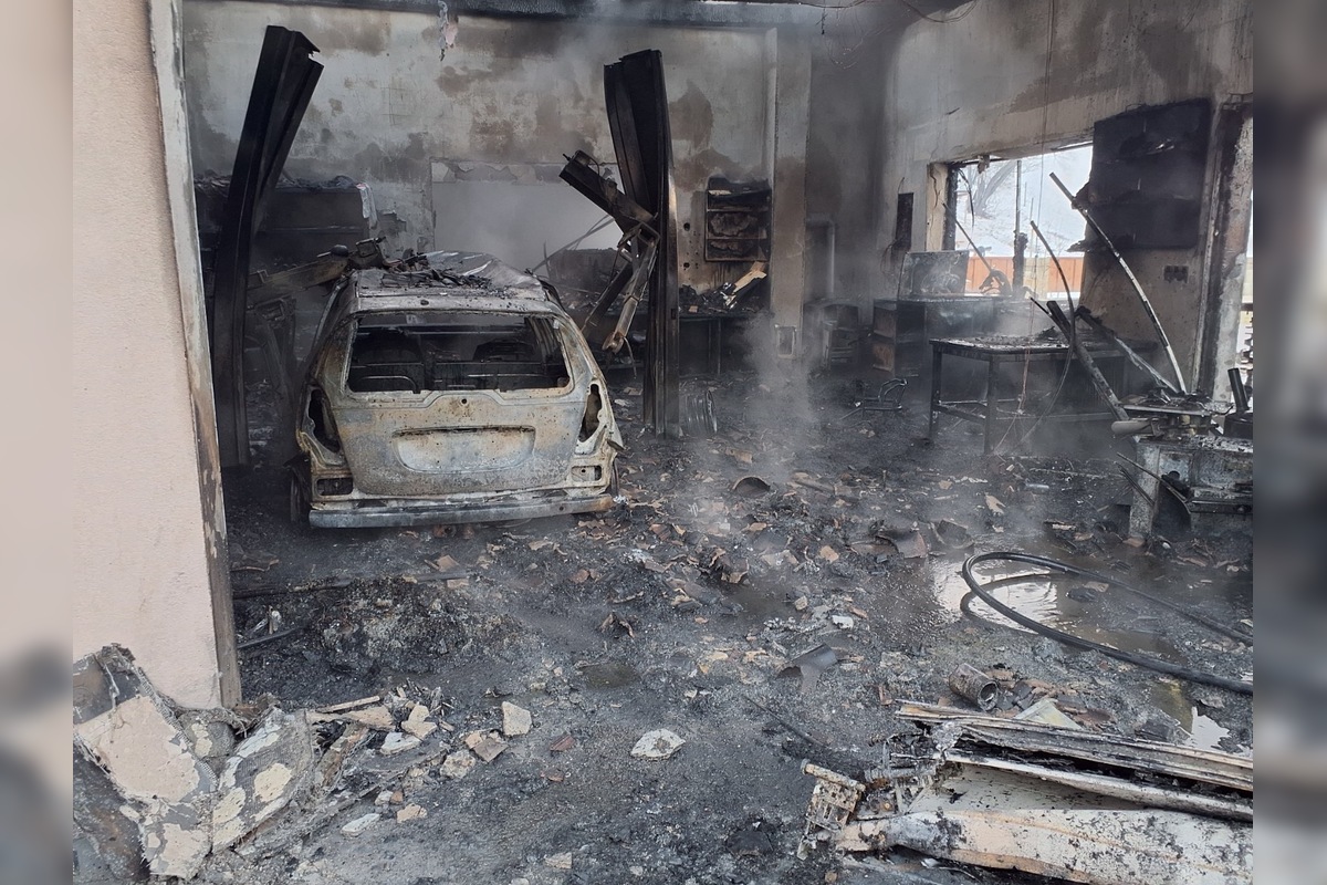 FOTO: Hasiči zasahovali pri rozsiahlom požiari v Beluši, foto 2