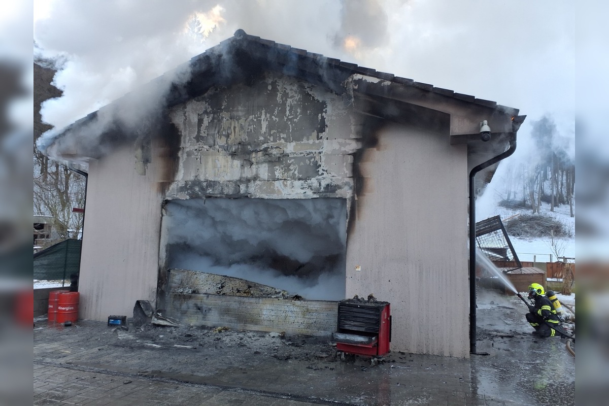 FOTO: Hasiči zasahovali pri rozsiahlom požiari v Beluši, foto 4