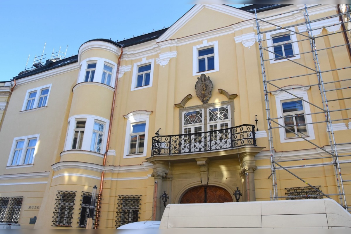 FOTO: Predná fasáda Župného domu je už zreštaurovaná, foto 1