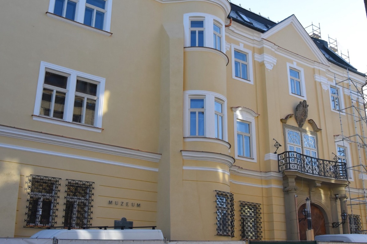 FOTO: Predná fasáda Župného domu je už zreštaurovaná, foto 3