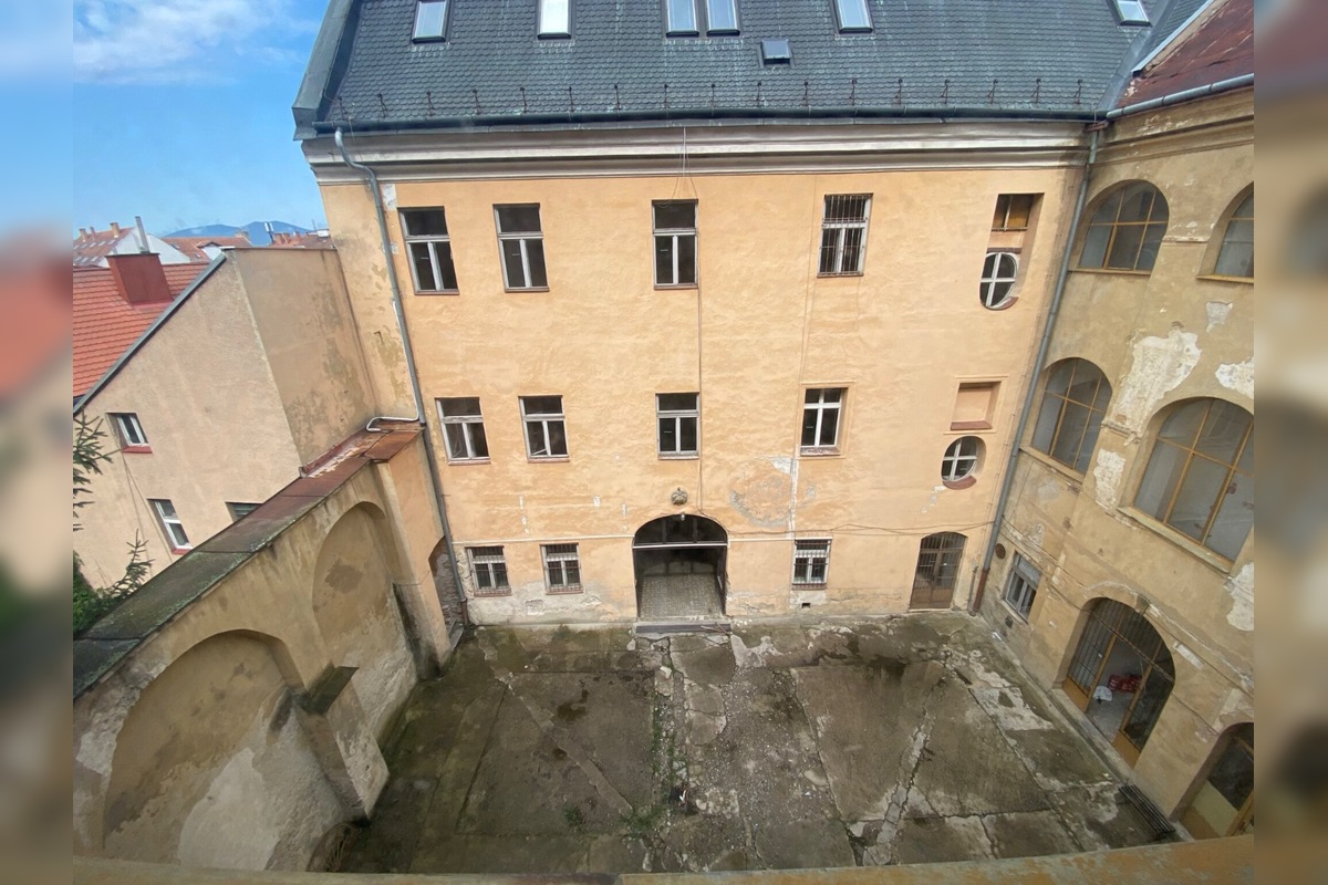 FOTO: Predná fasáda Župného domu je už zreštaurovaná, foto 5