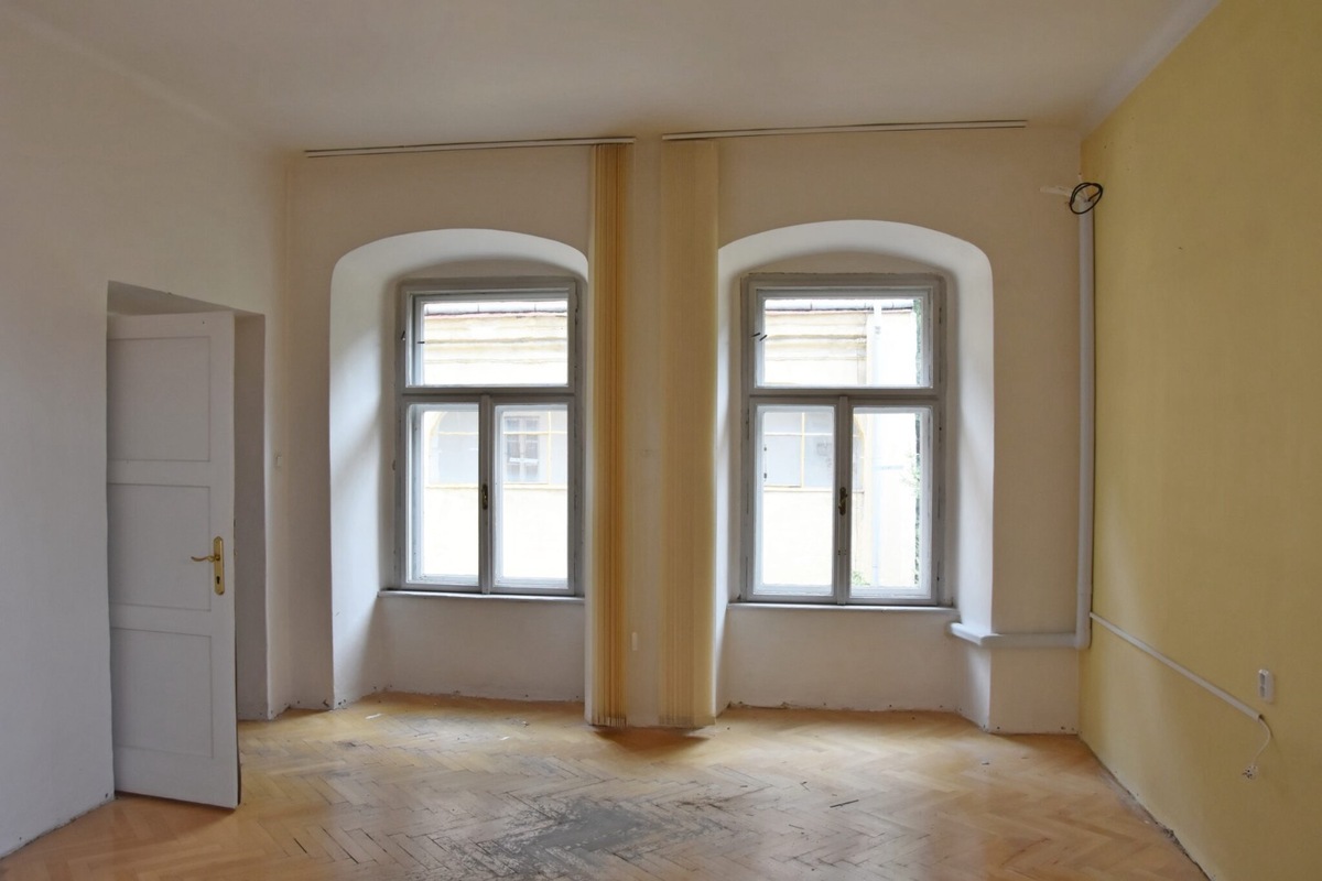 FOTO: Predná fasáda Župného domu je už zreštaurovaná, foto 7