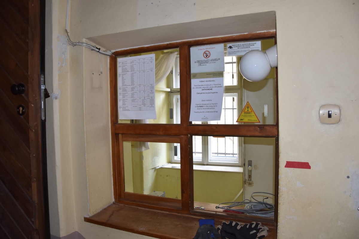 FOTO: Predná fasáda Župného domu je už zreštaurovaná, foto 12