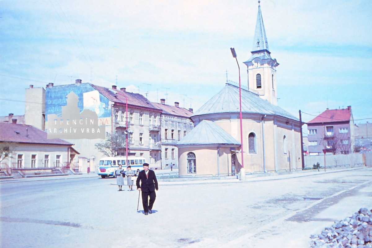 FOTO: Názory Trenčanov rozdelil polyfunkčný objekt pri Kaplnke sv. Anny, foto 1