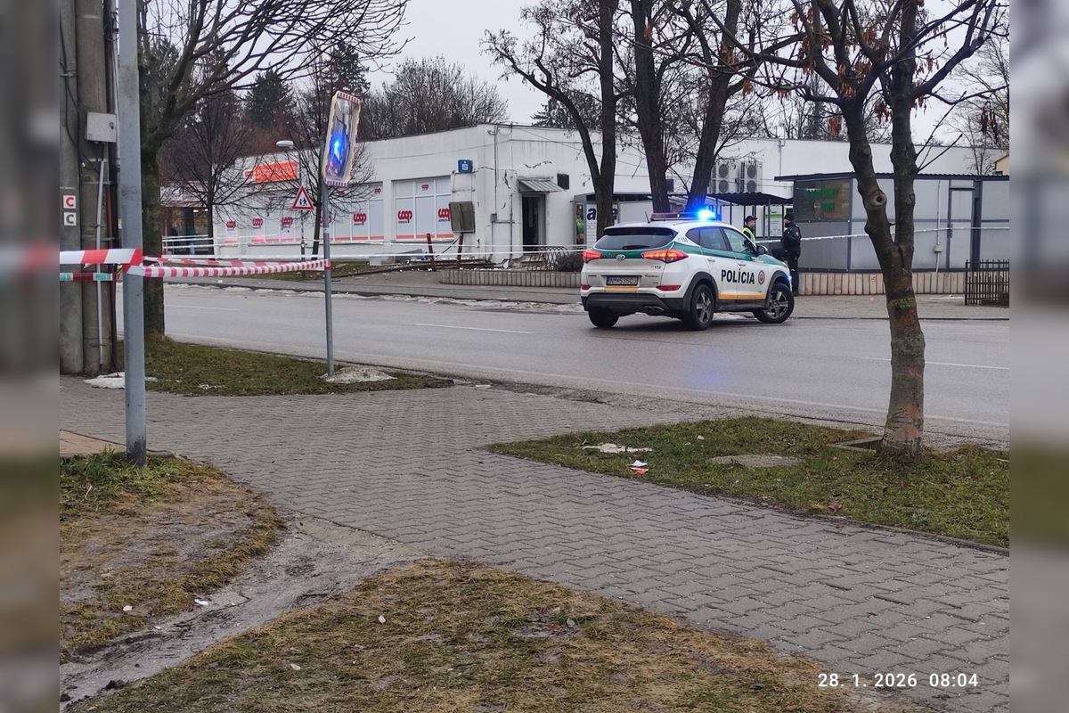 FOTO: V Čachticiach vybuchol bankomat, spôsobil požiar predajne, foto 1