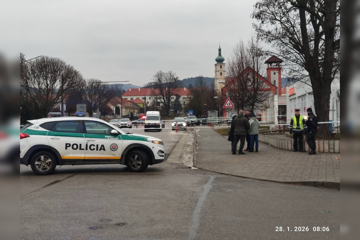 FOTO: V Čachticiach vybuchol bankomat, spôsobil požiar predajne, foto 2